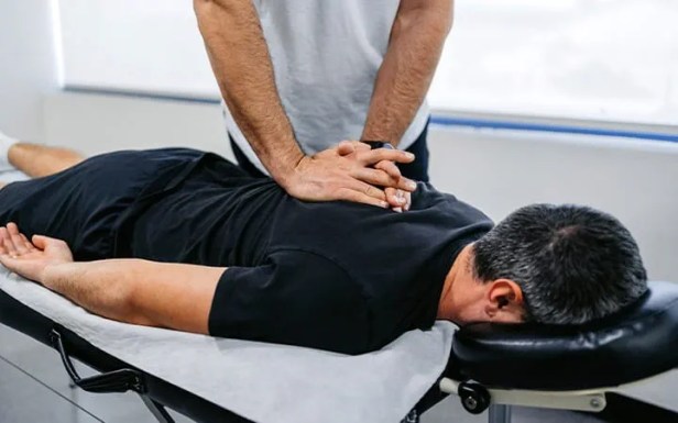 Chiropractic Treatment for Lower Back Pain: What to&nbsp;Expect