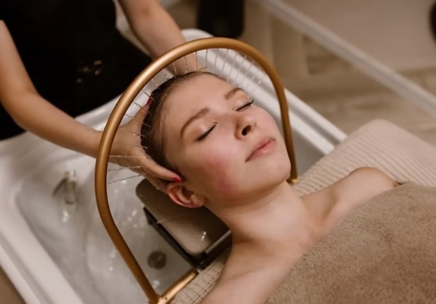 What Is a Japanese Head Spa and How Does It Improve Scalp&nbsp;Health?